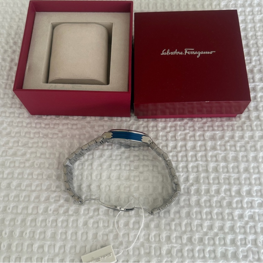 NWT SALVATORE FERRAGAMO F-80 Titanium Tech Mens Watch - Picture 5 of 15
